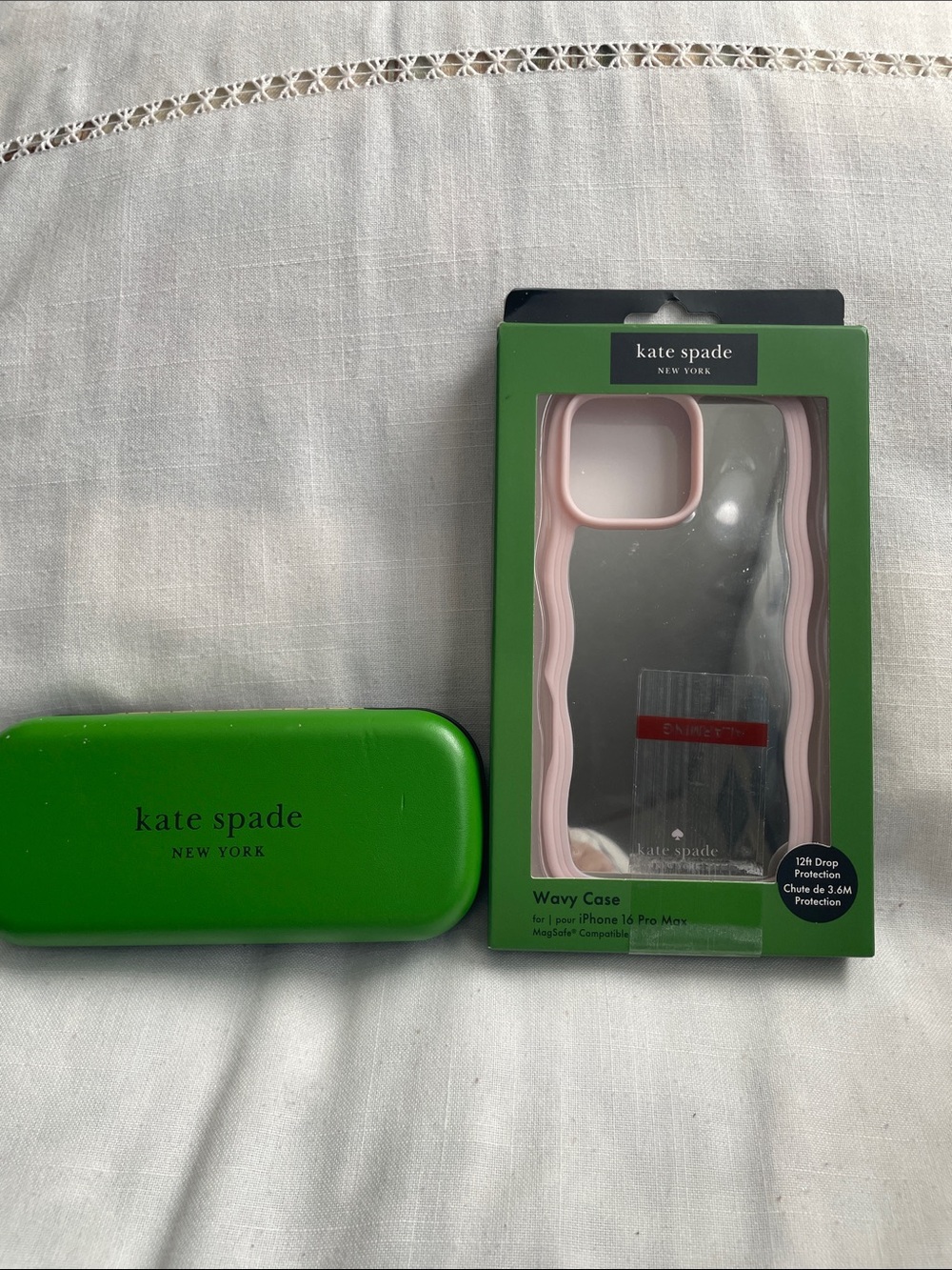 kate spade Wavy iPhone 16 Pro Max Pink - Eye Glass Case With Cleaning Cloth